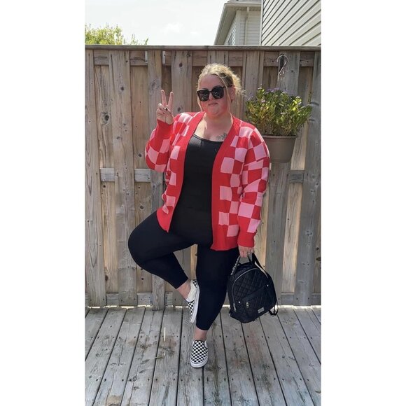 Oversized Plus Size Knit Cardigan with V-Neck - Perfect for Everyday Comfort - Picture 6 of 9